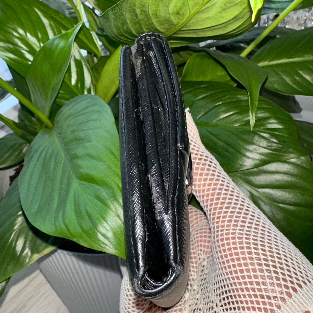 Salvatore Ferragamo wallet in black - Picture 8 of 10